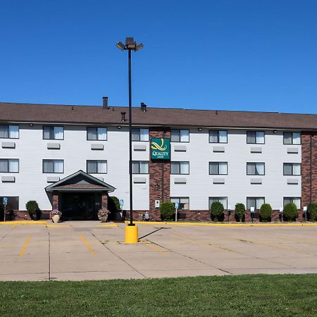 Quality Inn & Suites Bloomington I-55 And I-74 Extérieur photo